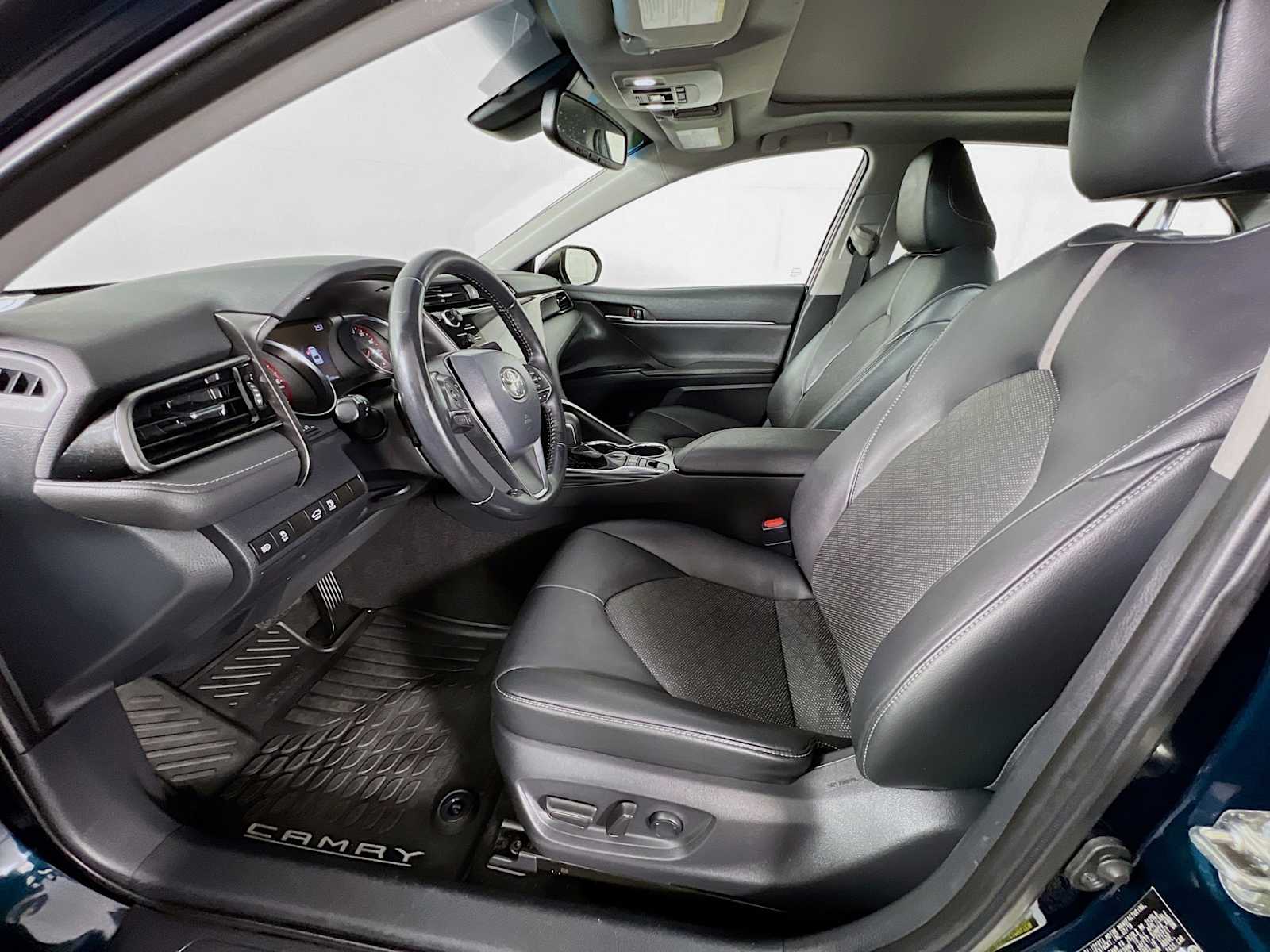 2019 Toyota Camry XSE - Photo 21