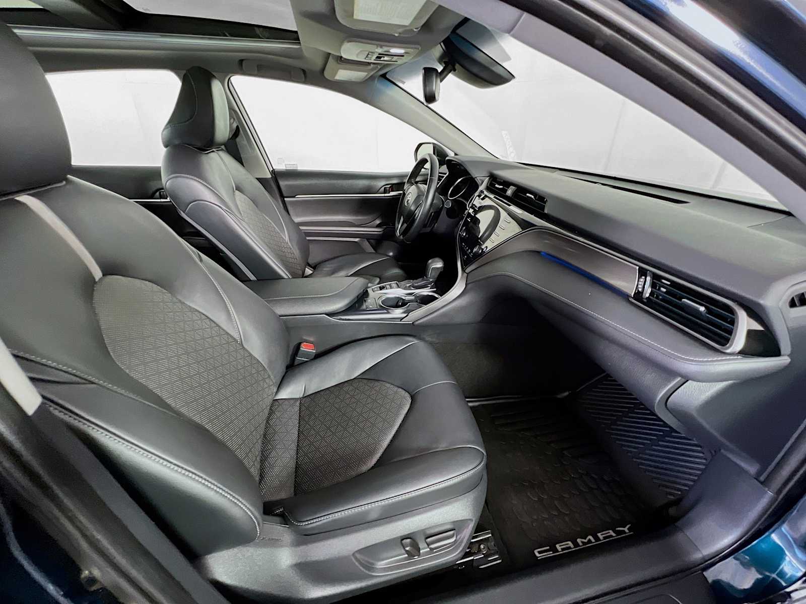 2019 Toyota Camry XSE - Photo 28