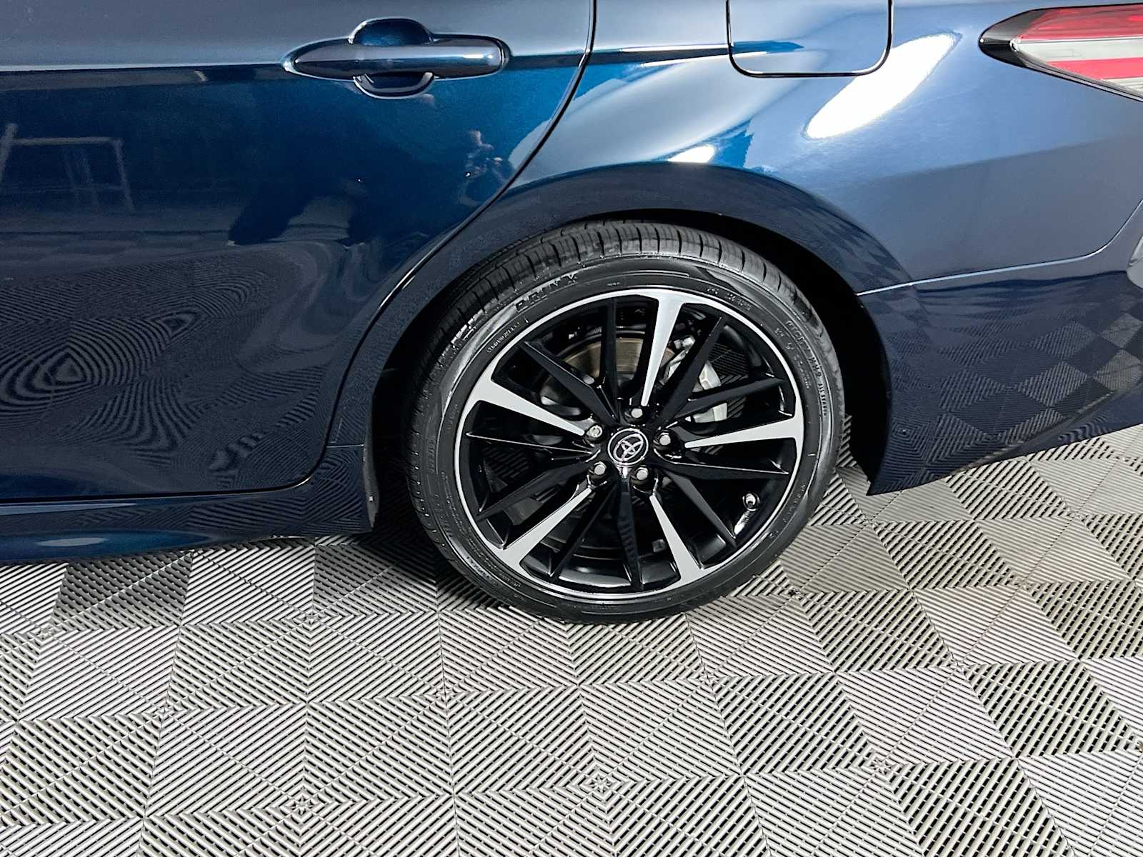 2019 Toyota Camry XSE - Photo 31