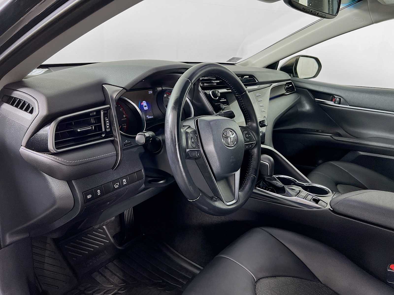 2019 Toyota Camry XSE - Photo 9