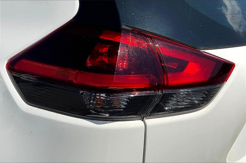 2019 Nissan Rogue S - Photo 28
