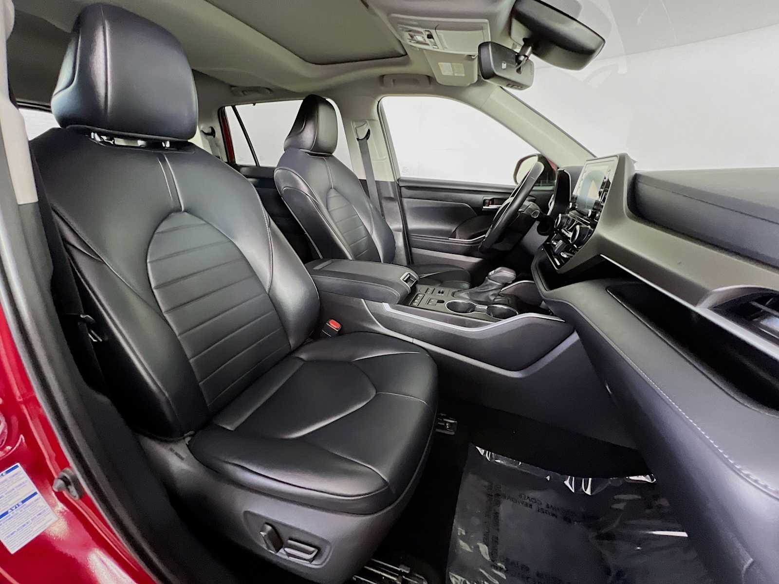 2021 Toyota Highlander XLE - Photo 30