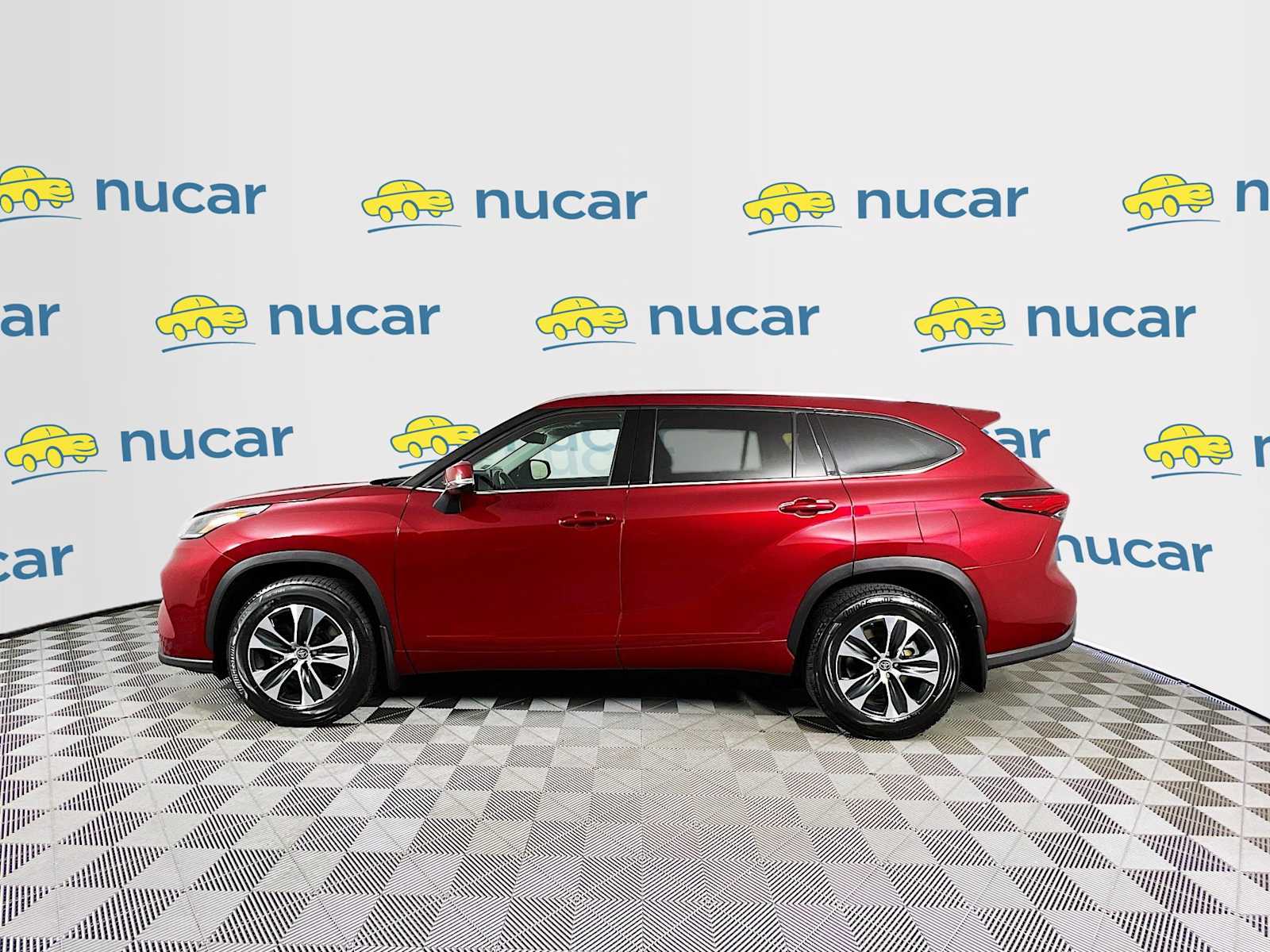 2021 Toyota Highlander XLE - Photo 4