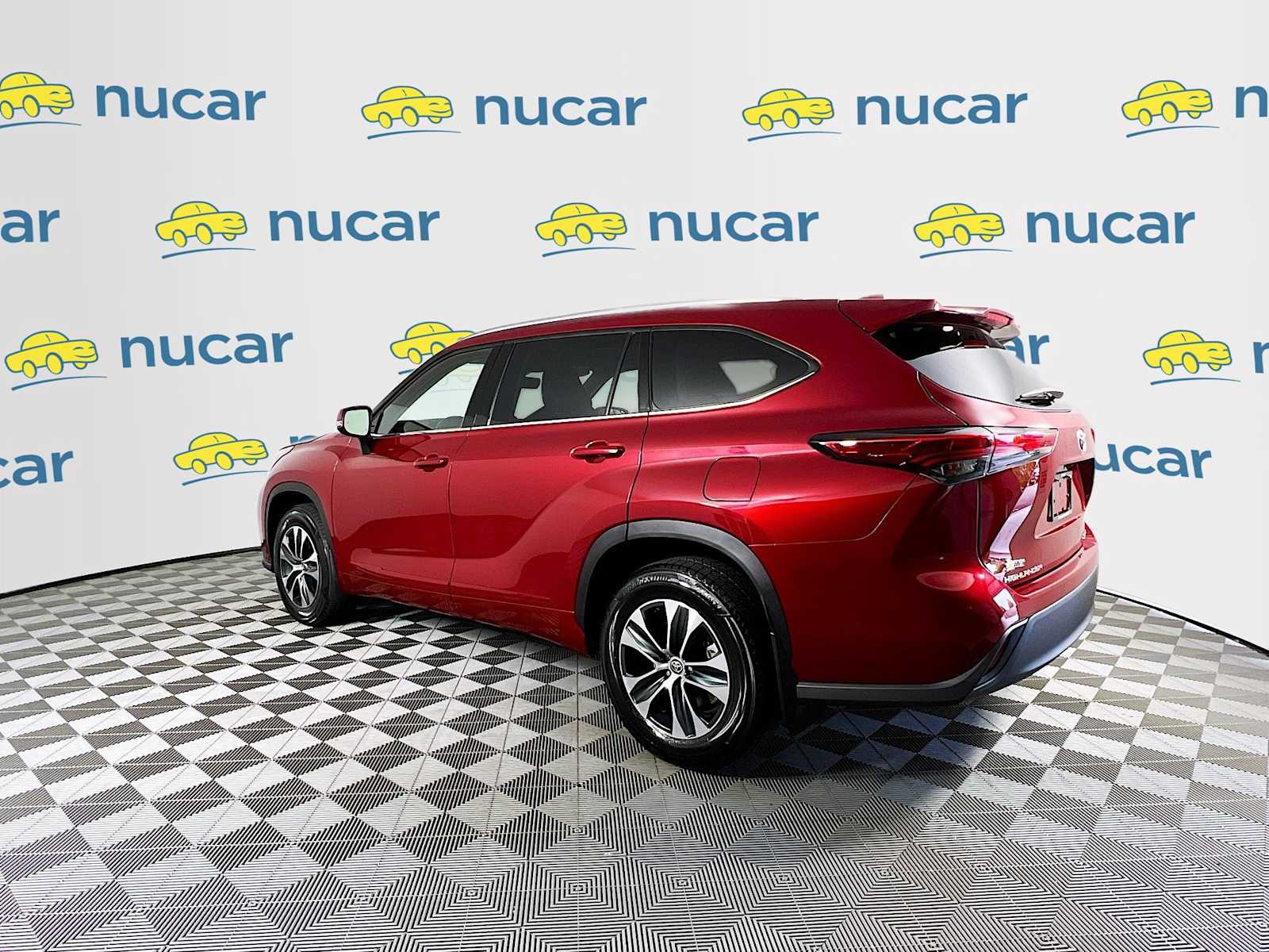 2021 Toyota Highlander XLE - Photo 5