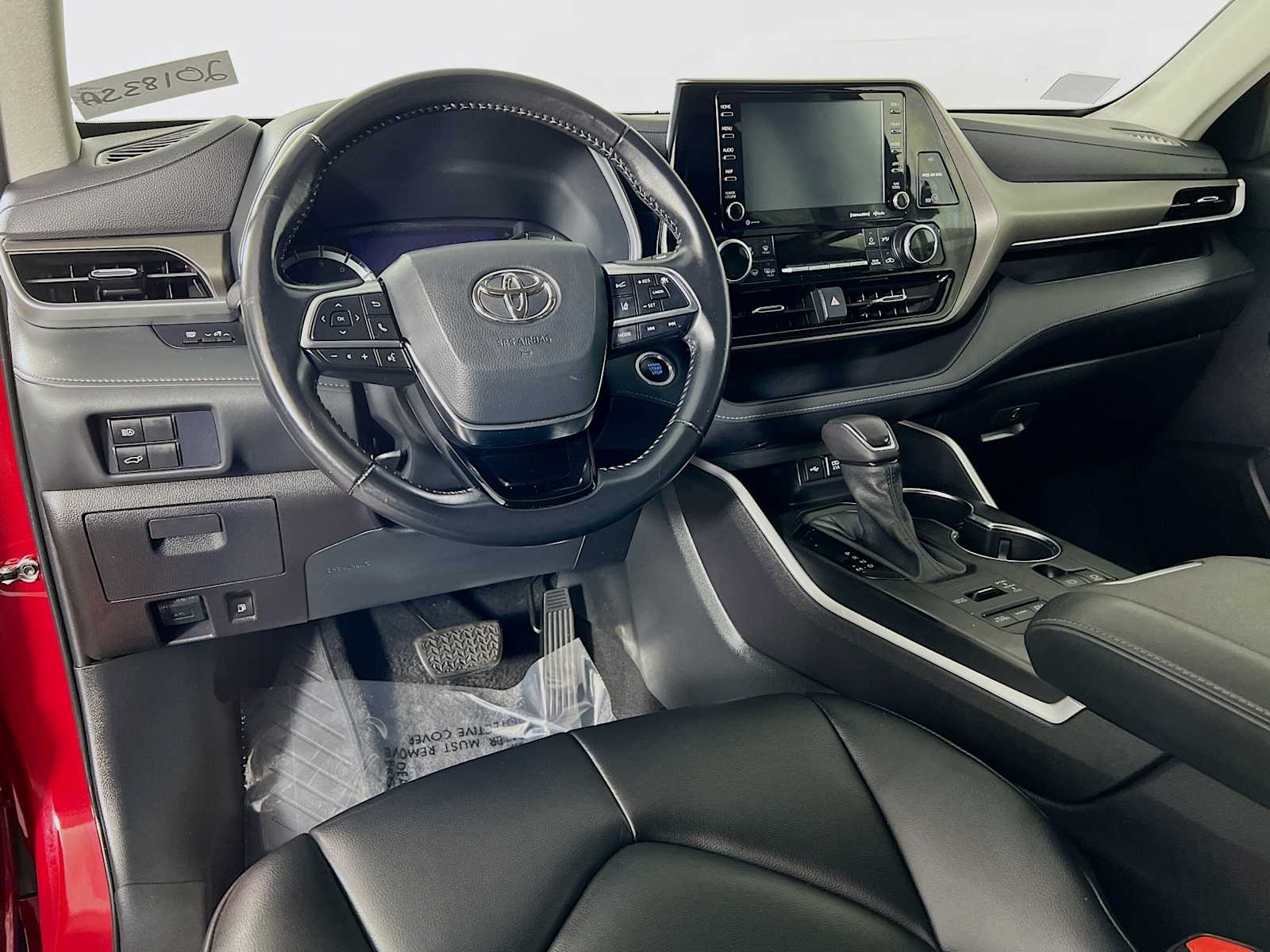 2021 Toyota Highlander XLE - Photo 9