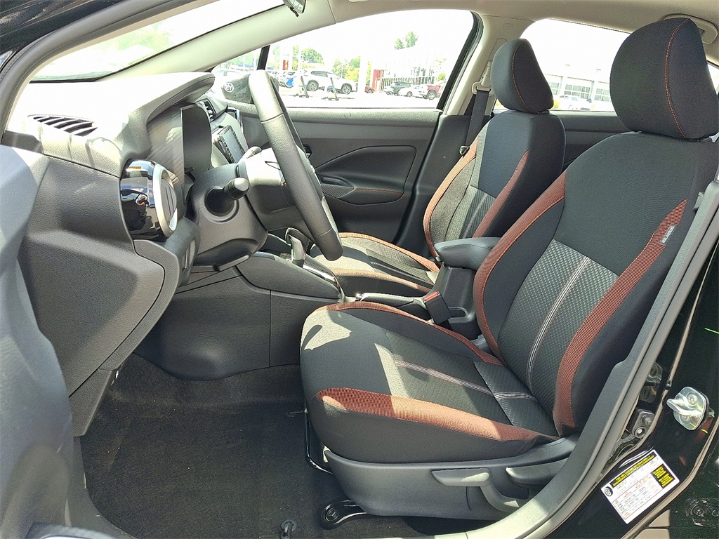 2025 Nissan Versa 1.6 SR - Photo 9