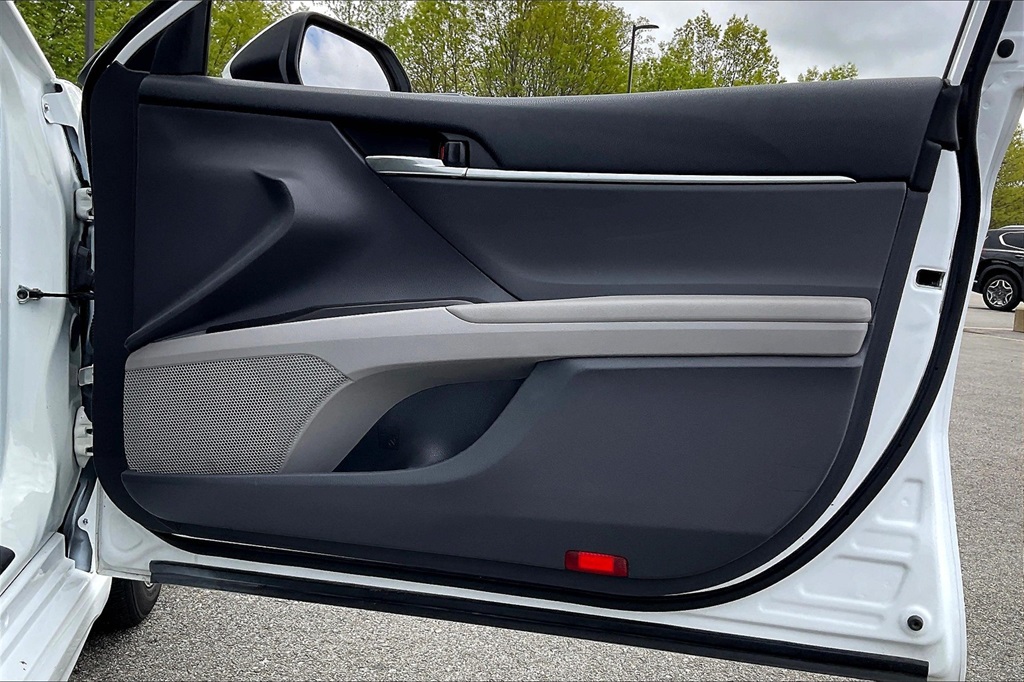 2023 Toyota Camry SE - Photo 11