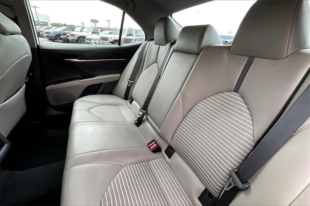 2023 Toyota Camry SE - Photo 14
