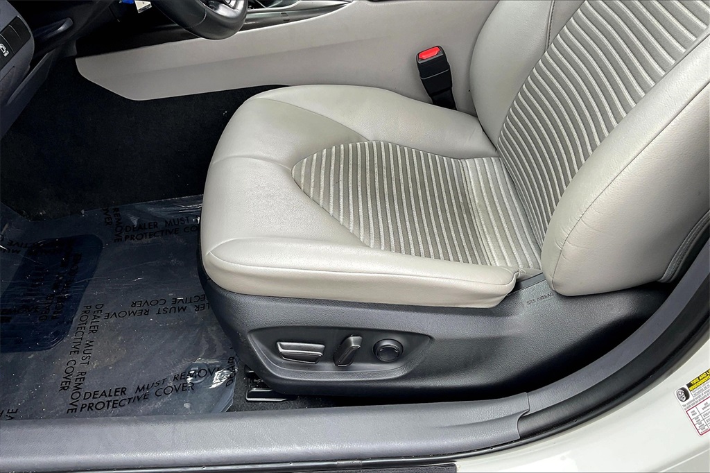 2023 Toyota Camry SE - Photo 32