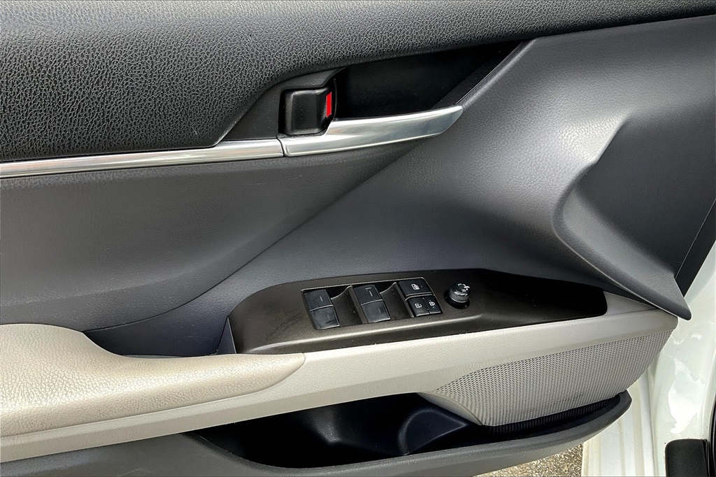 2023 Toyota Camry SE - Photo 35