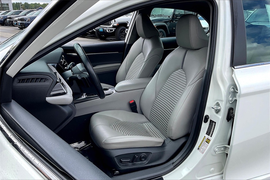 2023 Toyota Camry SE - Photo 9