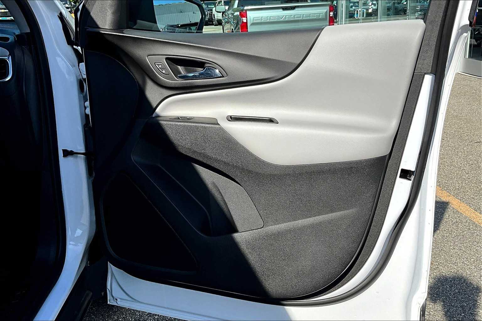 2023 Chevrolet Equinox LS - Photo 12