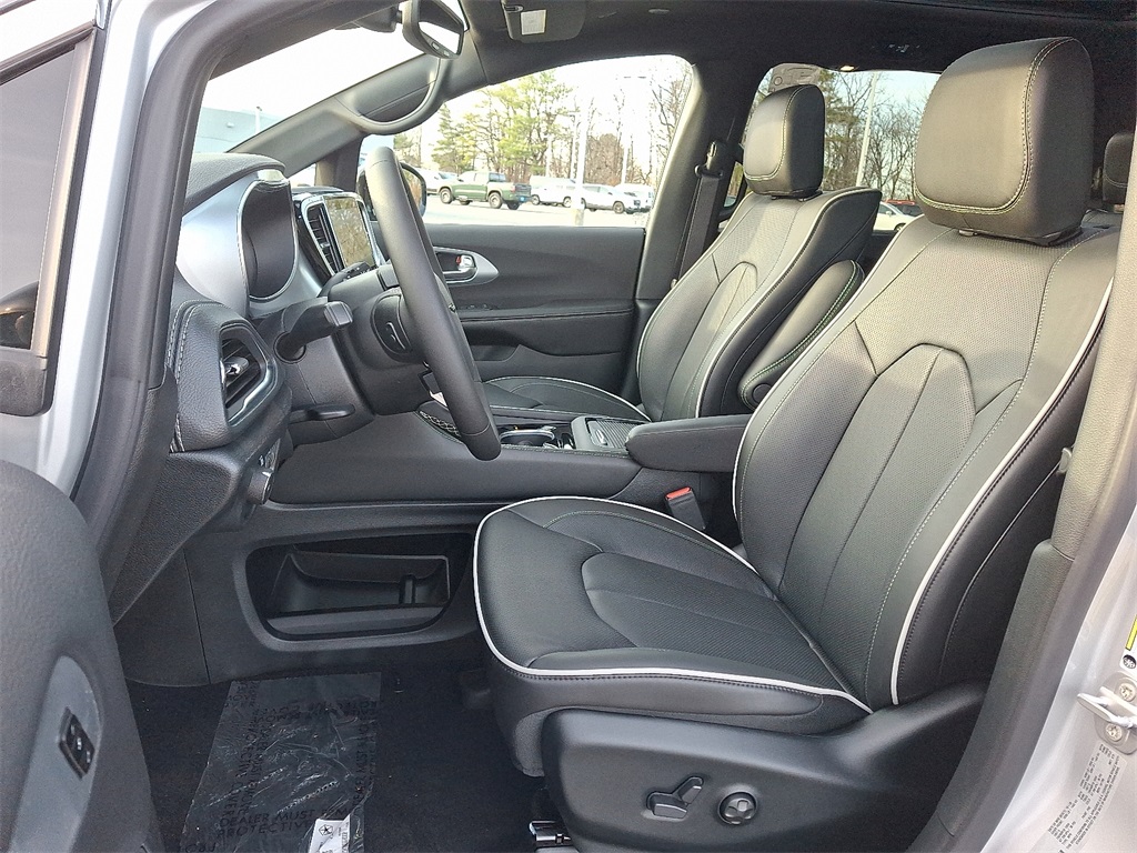 2026 Chrysler Pacifica Limited - Photo 11