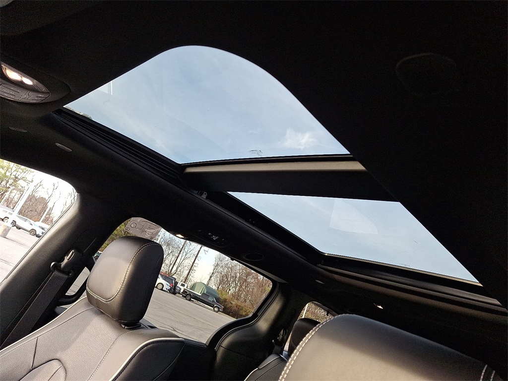 2026 Chrysler Pacifica Limited - Photo 12