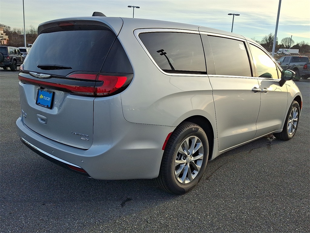 2026 Chrysler Pacifica Limited - Photo 4