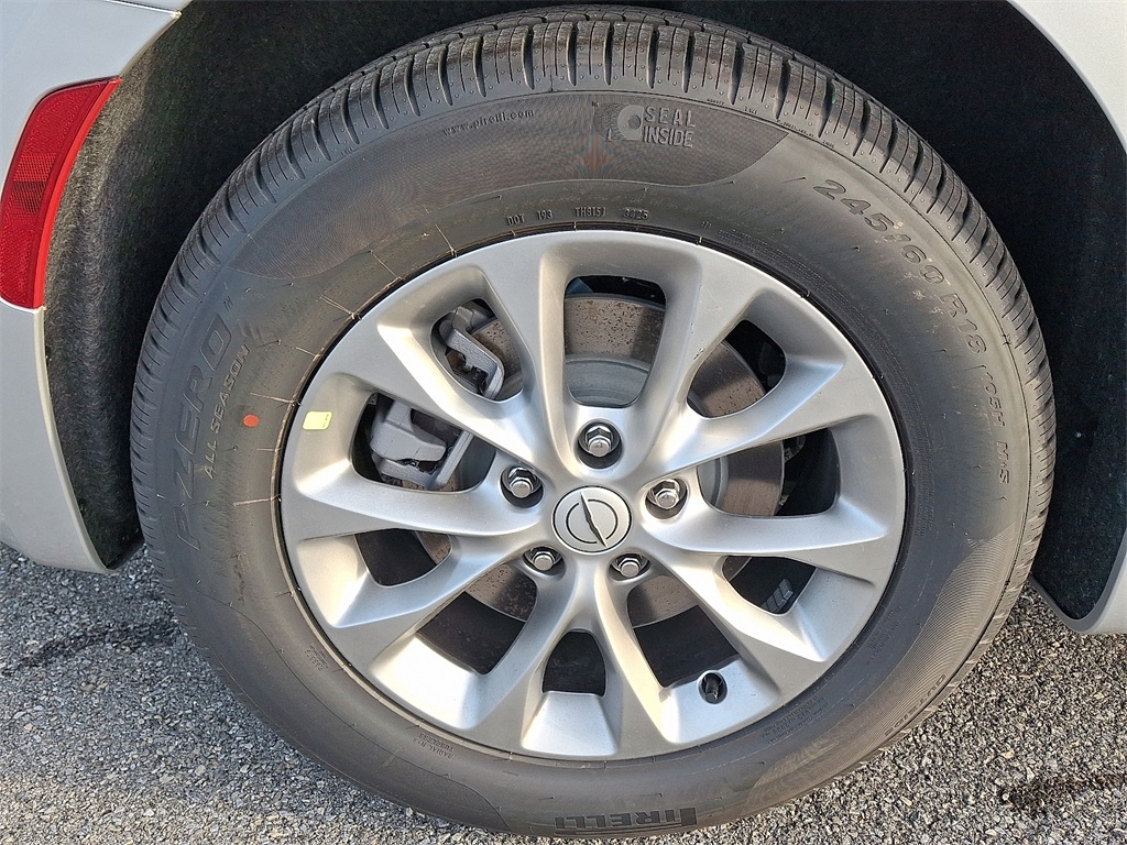 2026 Chrysler Pacifica Limited - Photo 5