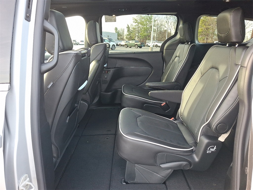 2026 Chrysler Pacifica Limited - Photo 6