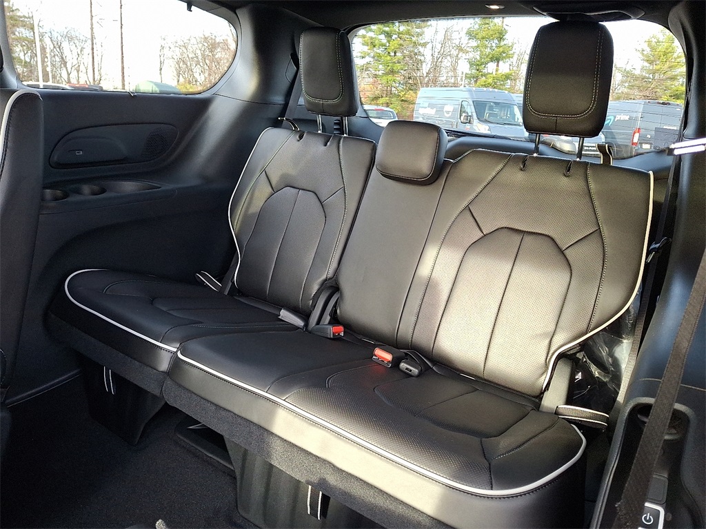 2026 Chrysler Pacifica Limited - Photo 7