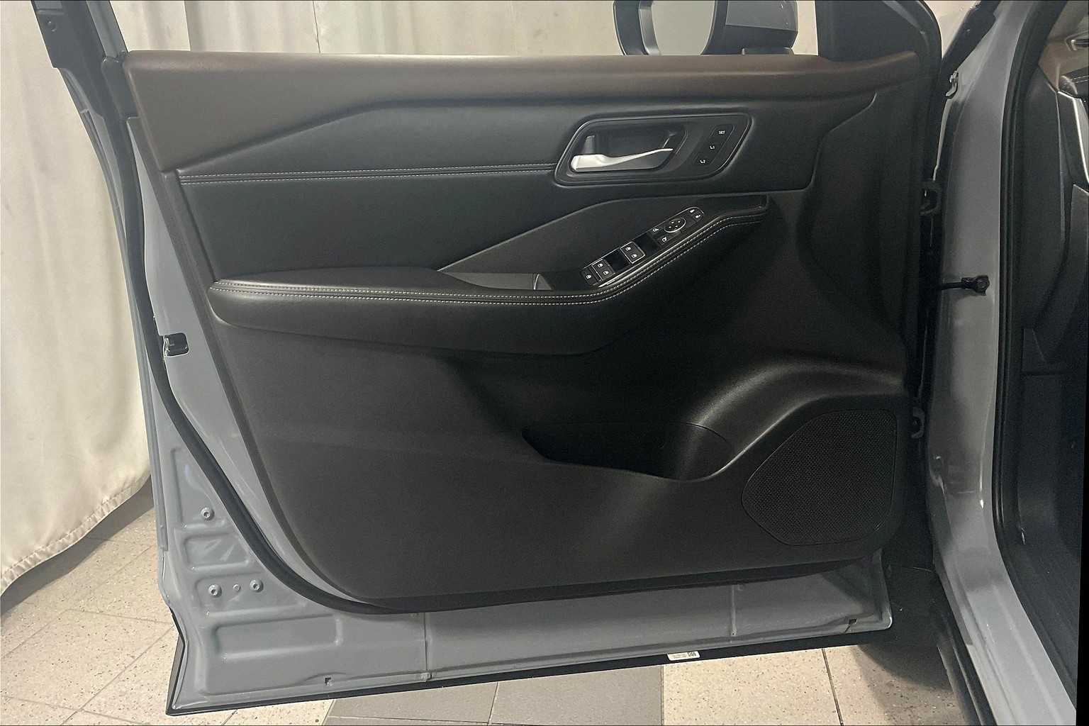 2023 Nissan Rogue SL - Photo 9