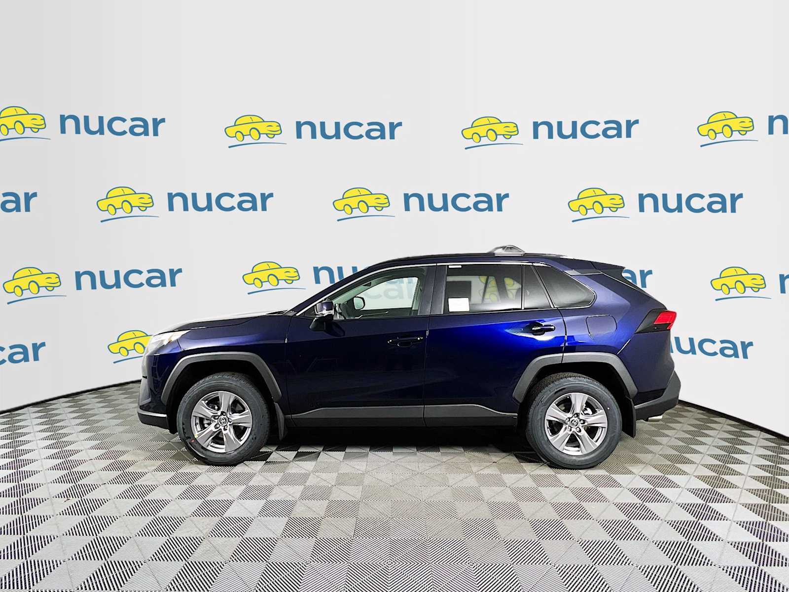 2025 Toyota RAV4 XLE - Photo 3
