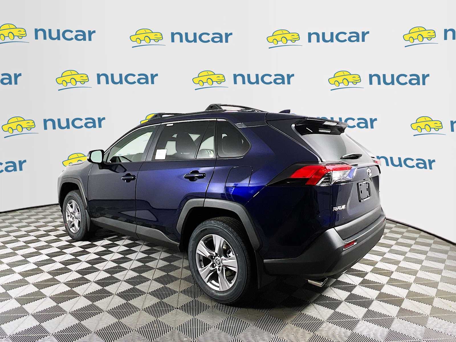 2025 Toyota RAV4 XLE - Photo 4
