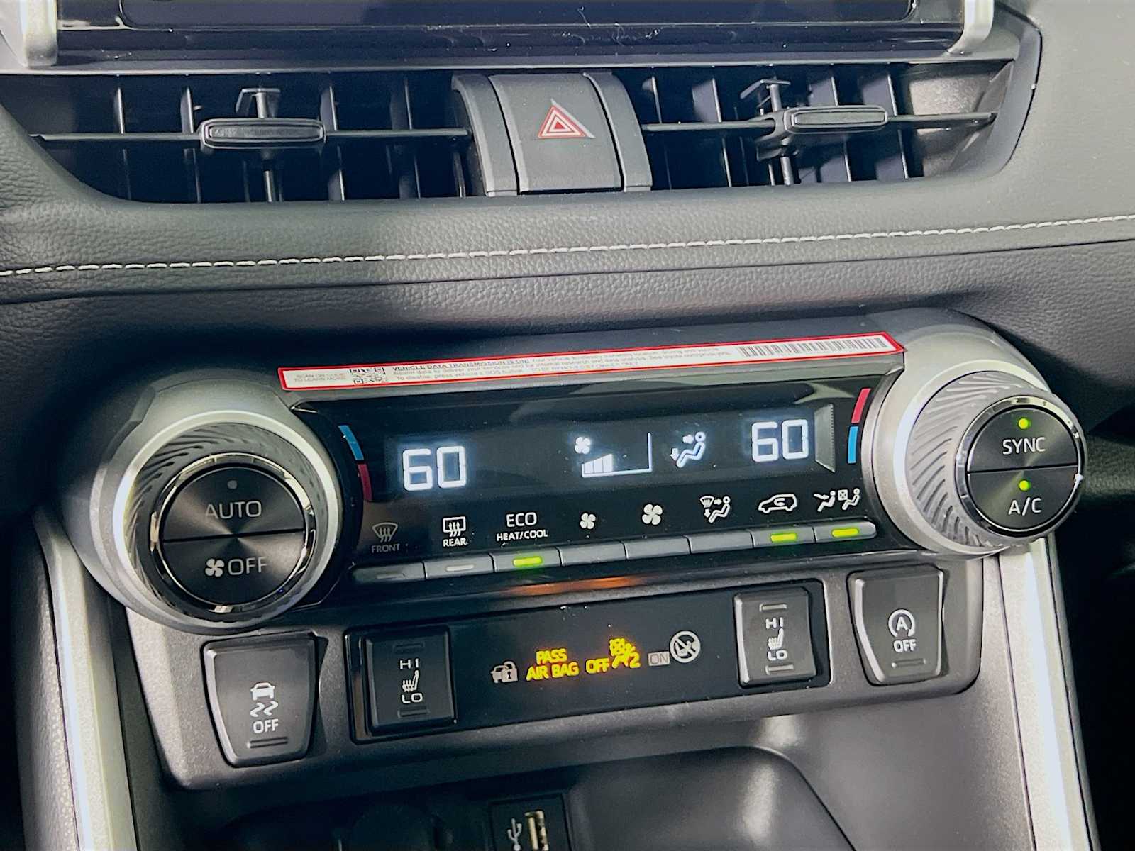 2025 Toyota RAV4 XLE - Photo 10