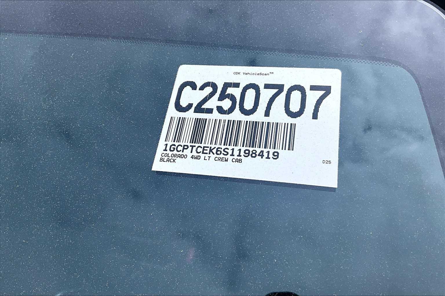 2025 Chevrolet Colorado 4WD LT - Photo 18