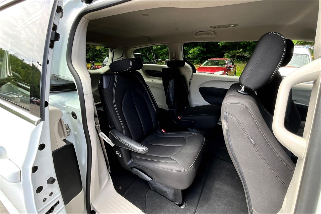 2023 Chrysler Voyager LX - Photo 16