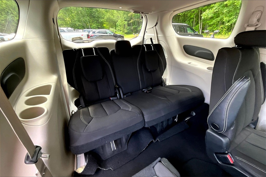 2023 Chrysler Voyager LX - Photo 17