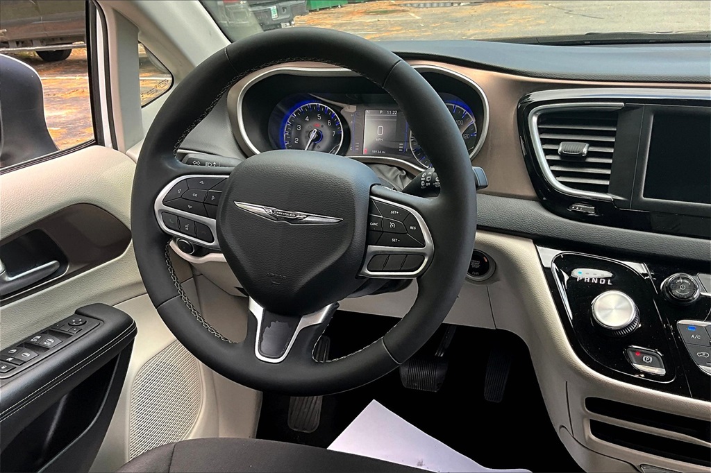 2023 Chrysler Voyager LX - Photo 18