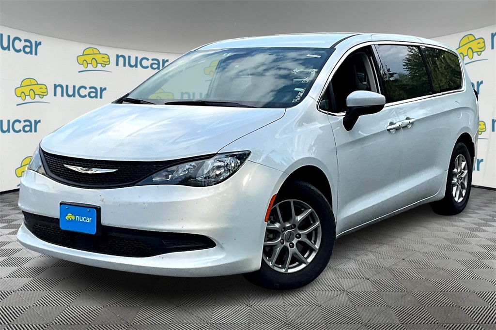 2023 Chrysler Voyager LX - Photo 2