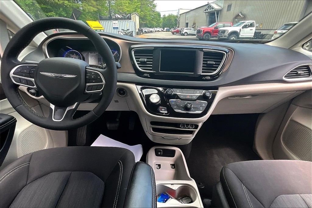 2023 Chrysler Voyager LX - Photo 22