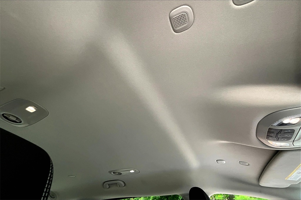 2023 Chrysler Voyager LX - Photo 23