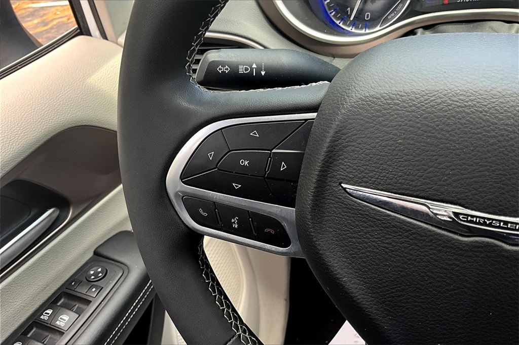 2023 Chrysler Voyager LX - Photo 24