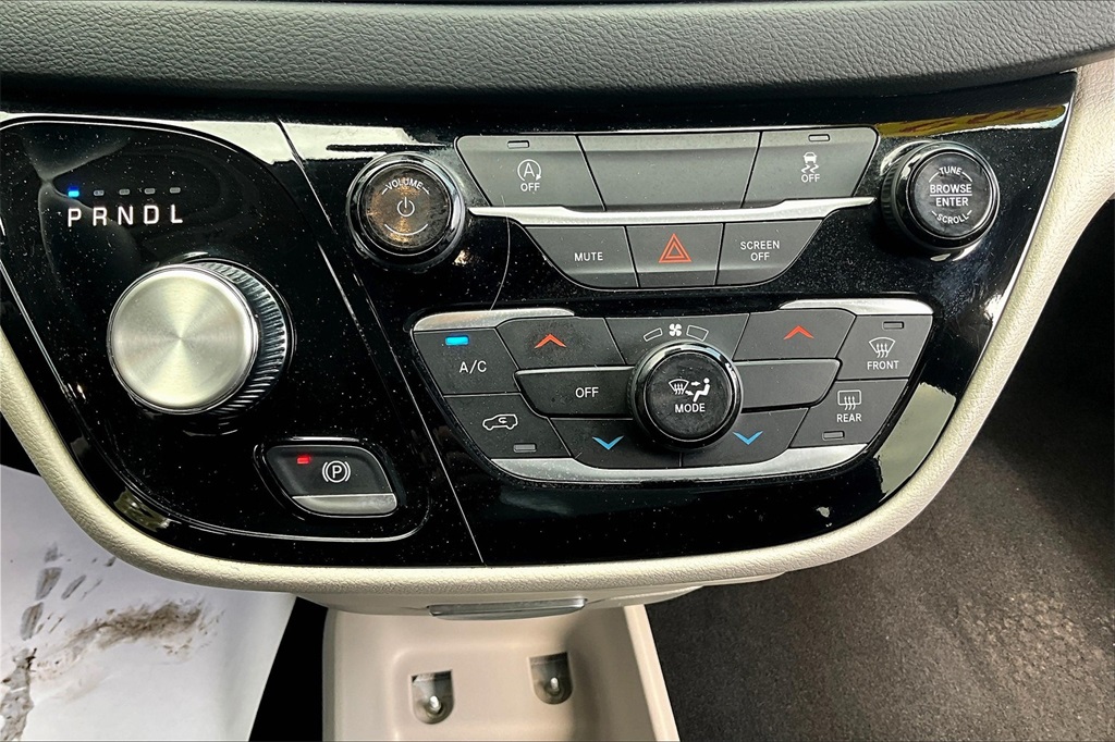 2023 Chrysler Voyager LX - Photo 27