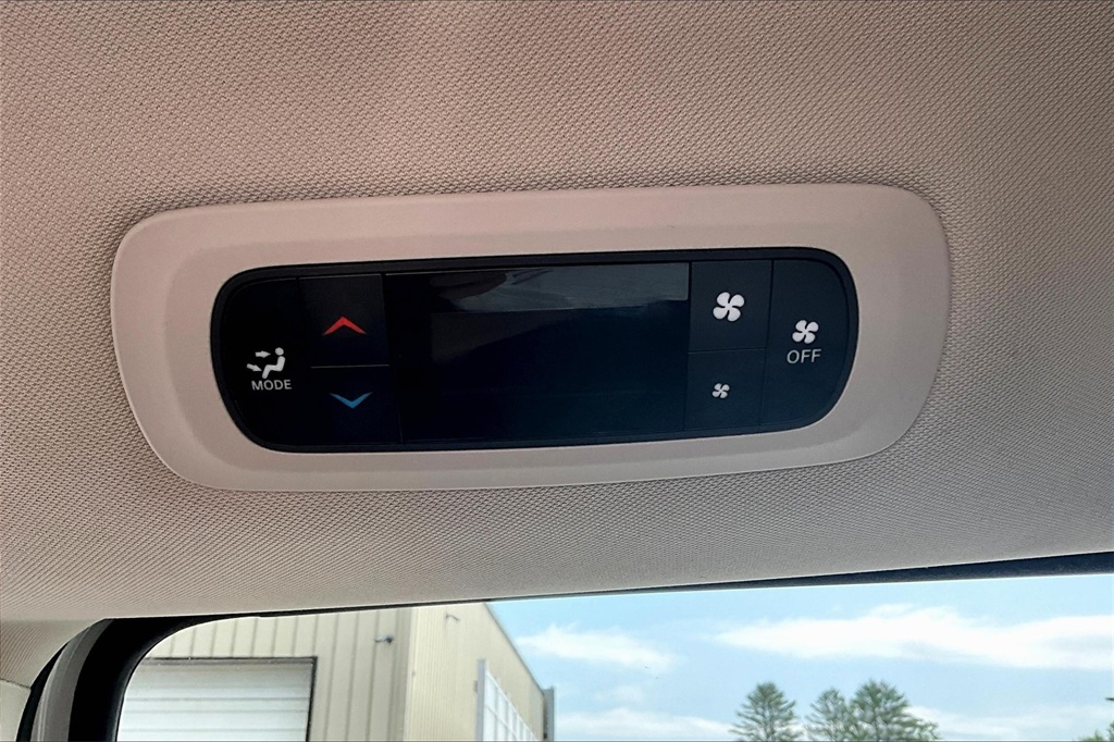 2023 Chrysler Voyager LX - Photo 29