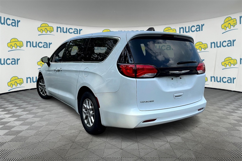 2023 Chrysler Voyager LX - Photo 3