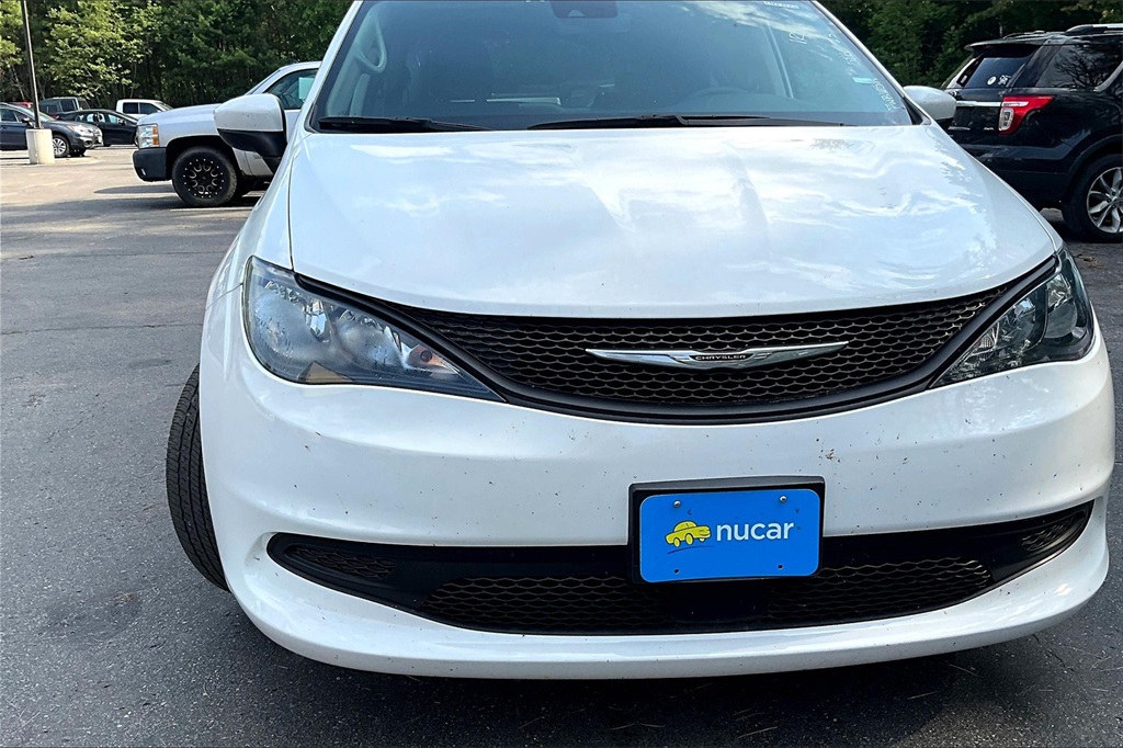 2023 Chrysler Voyager LX - Photo 5