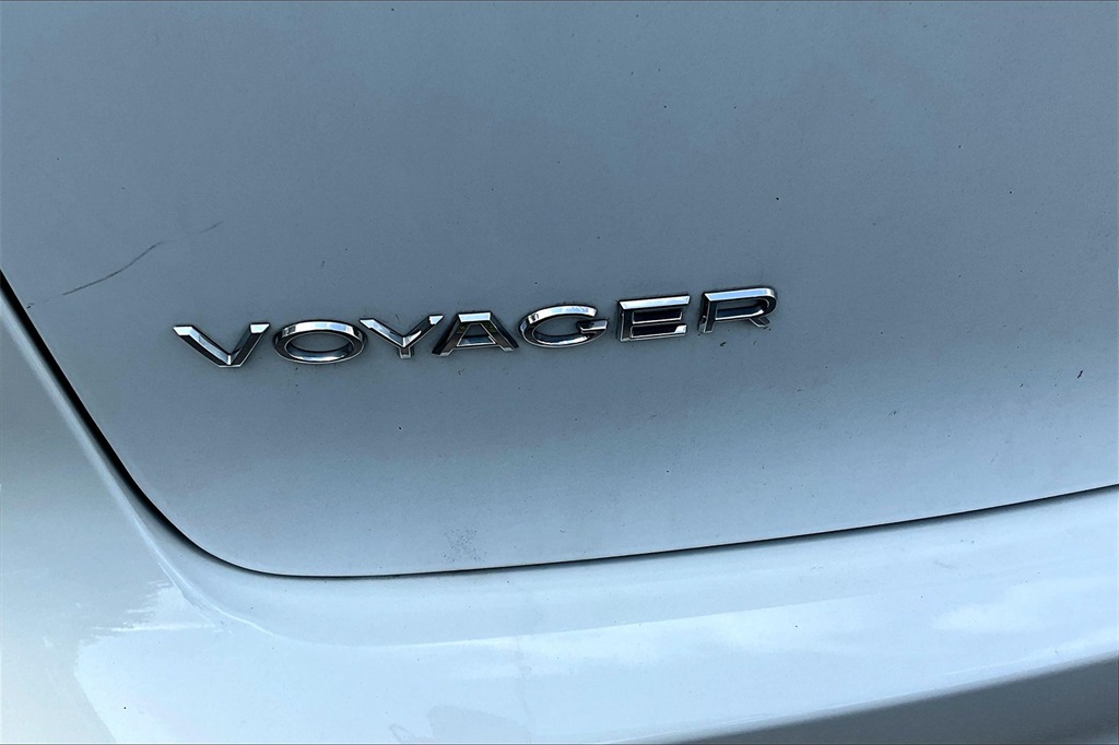 2023 Chrysler Voyager LX - Photo 7