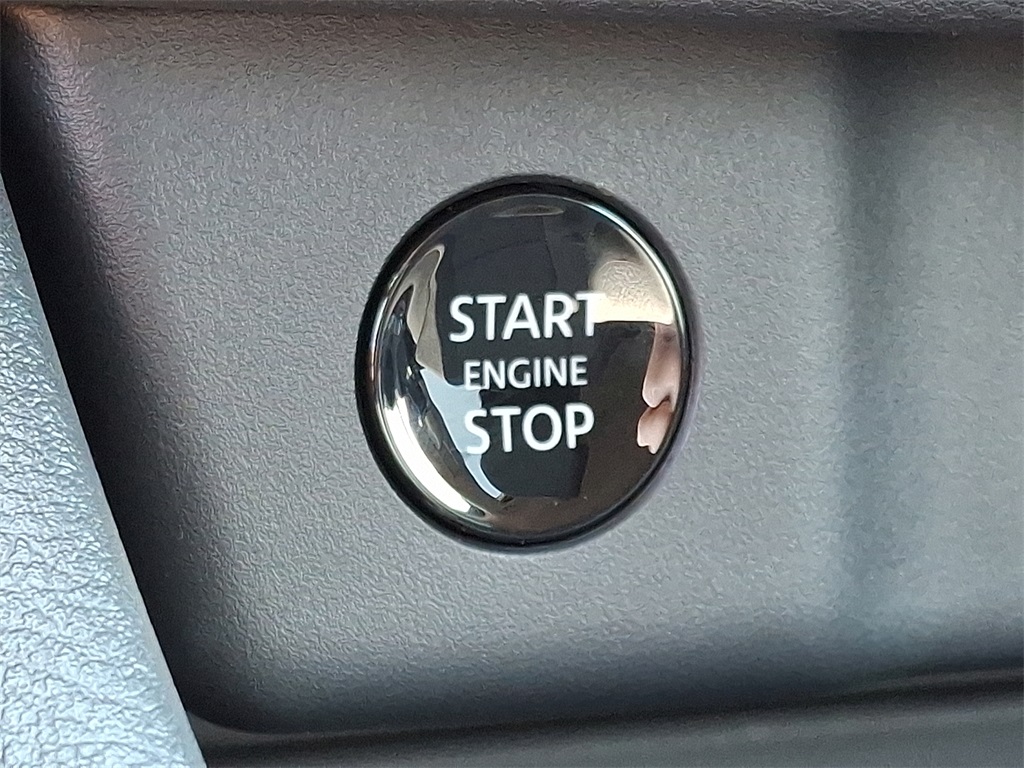 2025 Nissan Rogue S - Photo 15