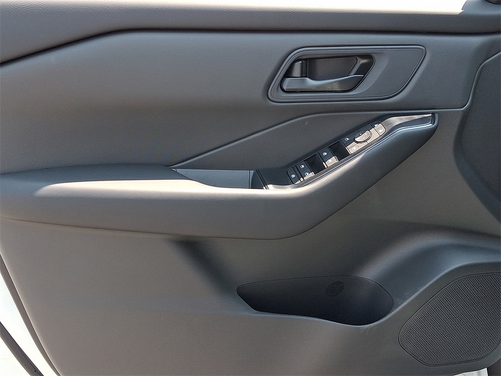 2025 Nissan Rogue S - Photo 8