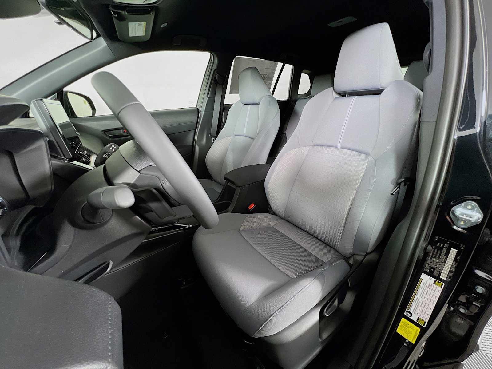 2025 Toyota Corolla Cross Hybrid SE - Photo 12