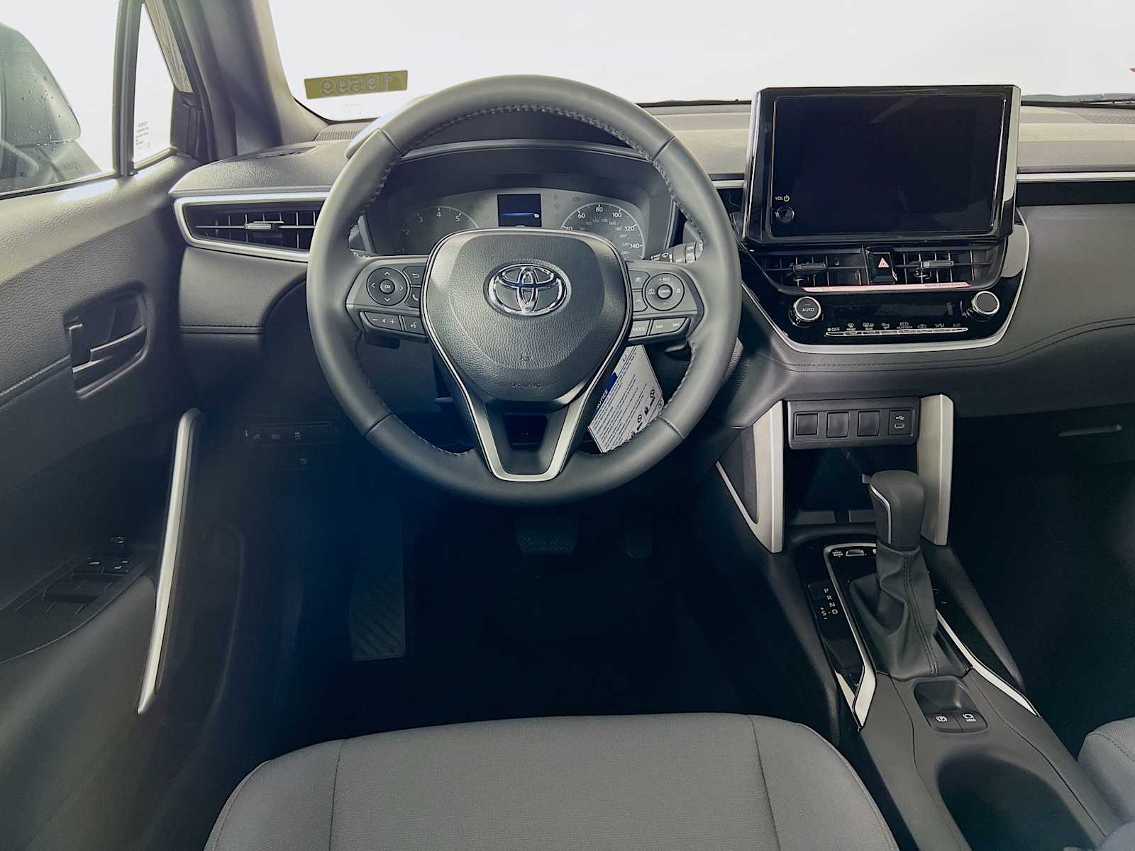 2025 Toyota Corolla Cross Hybrid SE - Photo 15