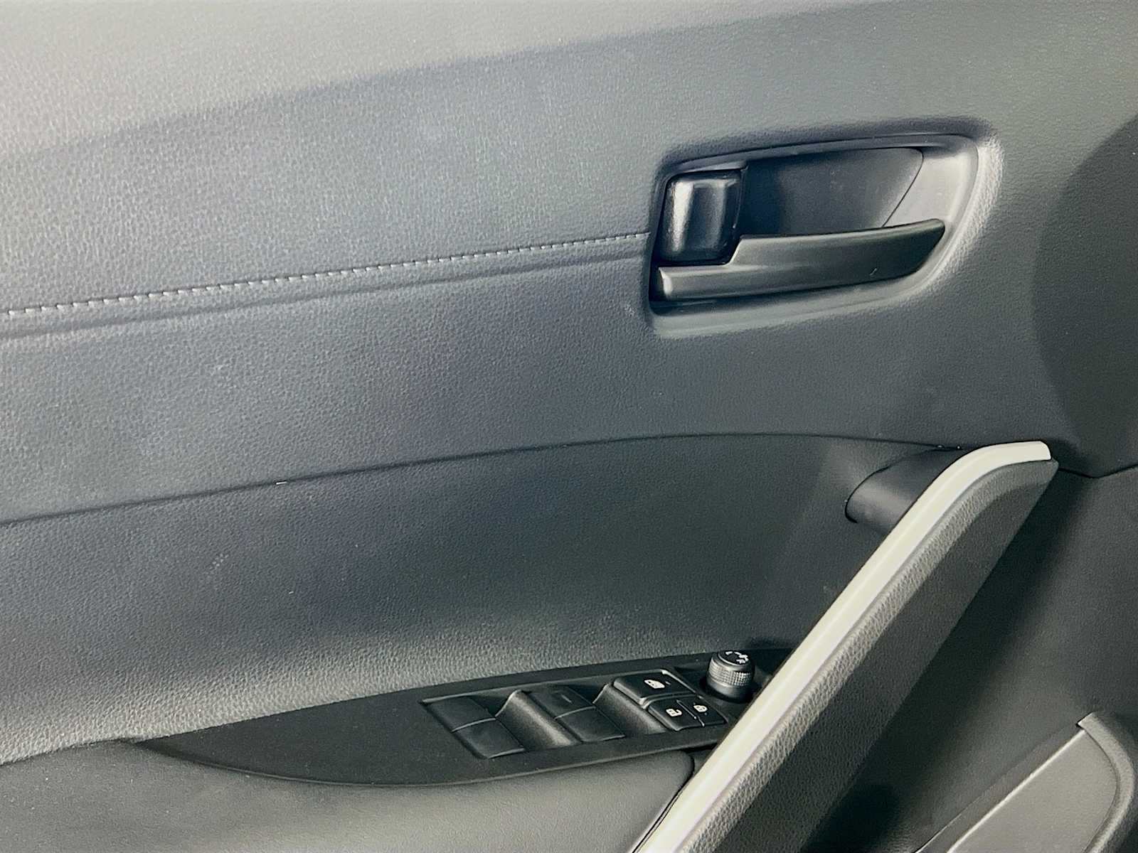2025 Toyota Corolla Cross Hybrid SE - Photo 16