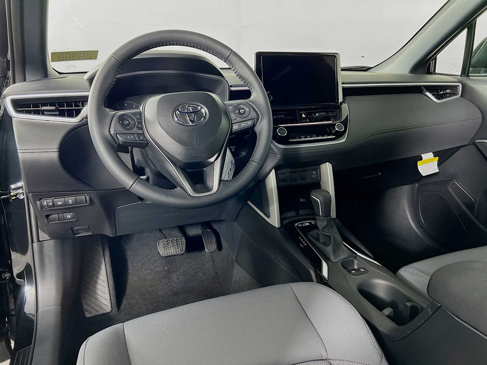 2025 Toyota Corolla Cross Hybrid SE - Photo 6