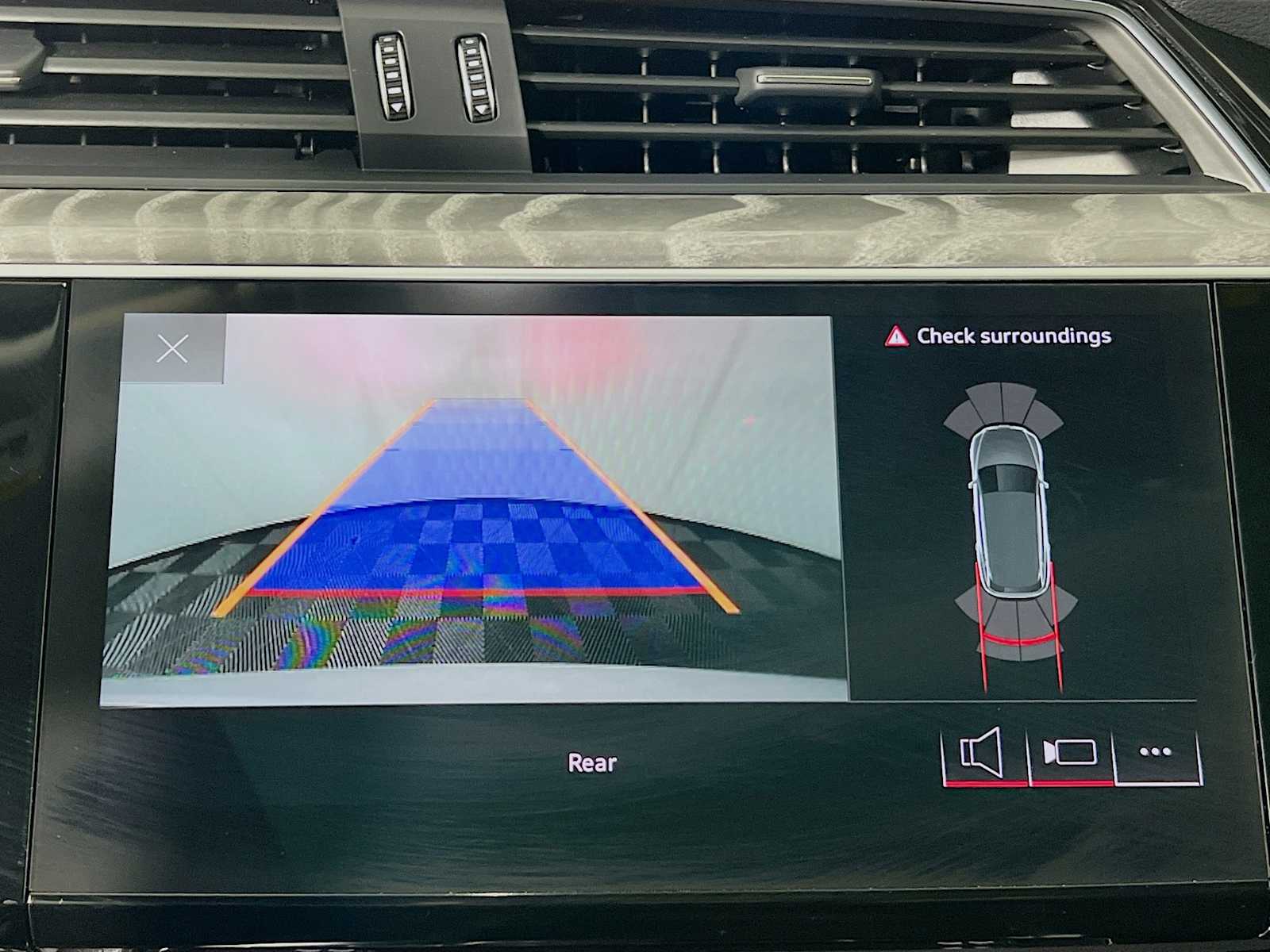 2022 Audi e-tron Premium - Photo 14