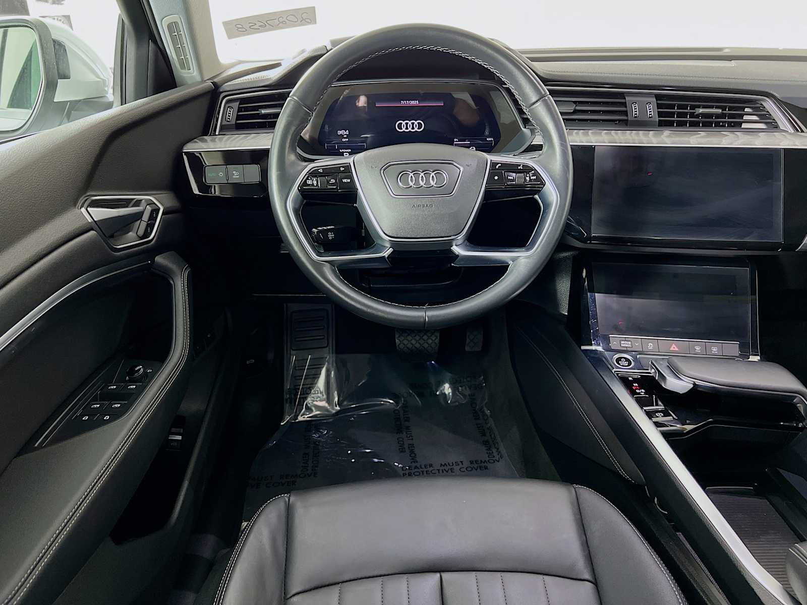 2022 Audi e-tron Premium - Photo 24