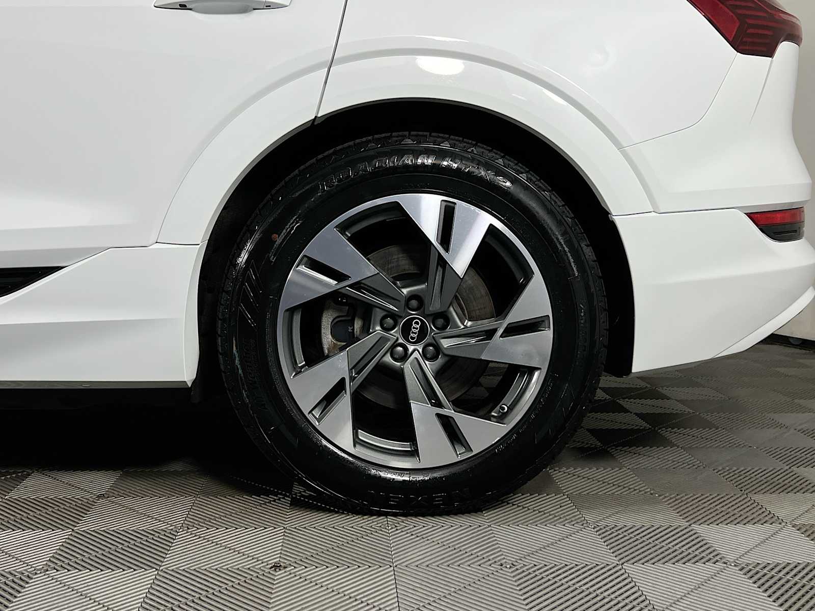 2022 Audi e-tron Premium - Photo 33
