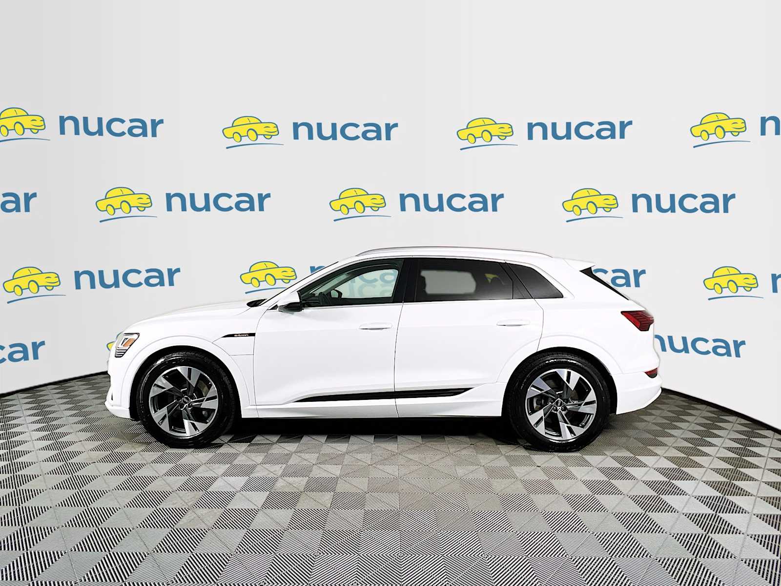 2022 Audi e-tron Premium - Photo 4