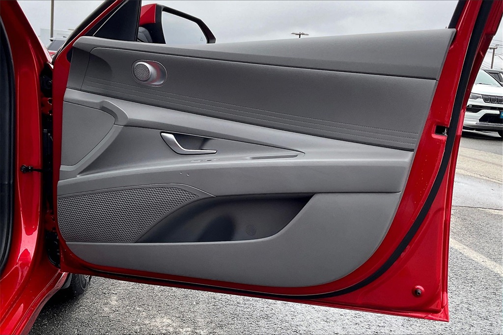 2022 Hyundai Elantra SEL - Photo 11